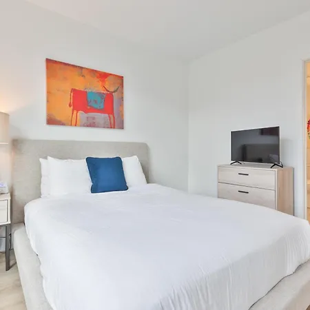 Gorgeous Apt Heart Of Downtown